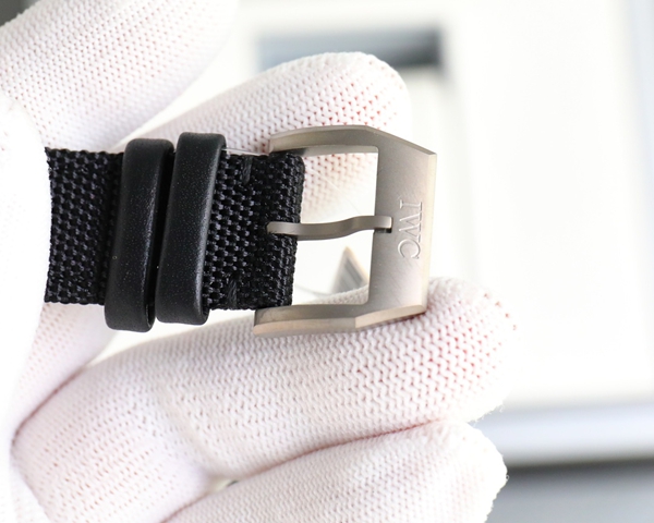 アイ・ダブリュー・シー角部分ディテール